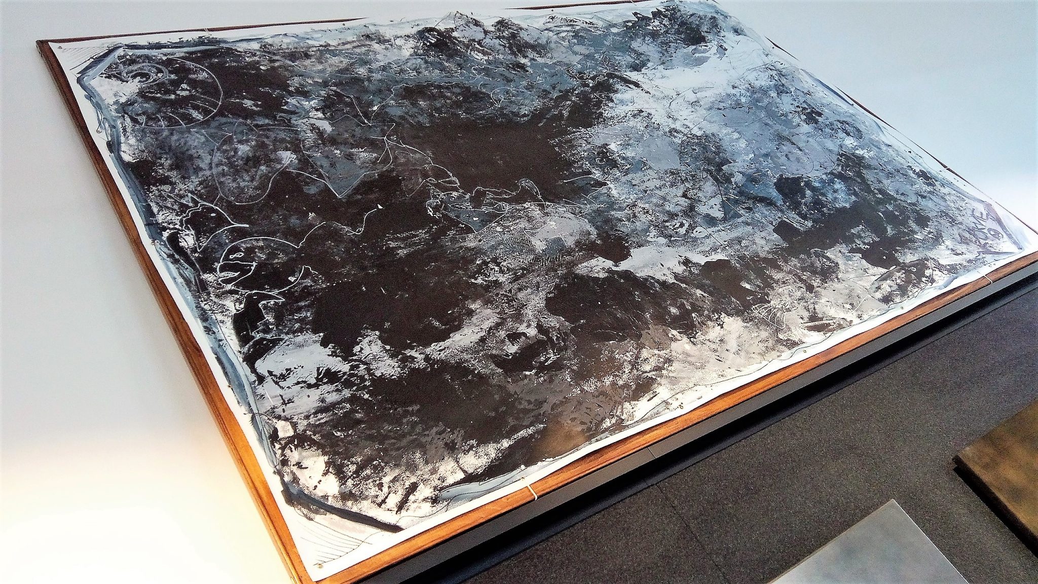 Kim Okura BIG GREY 1.55 x 2.30 meter, object painting, cycle Trophaeen