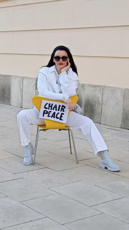 Kim Okura "Chair Peace" Silent Art Performance Milestone 2 in front of designforum Wien, Museumsplatz 1, 1070 Wien