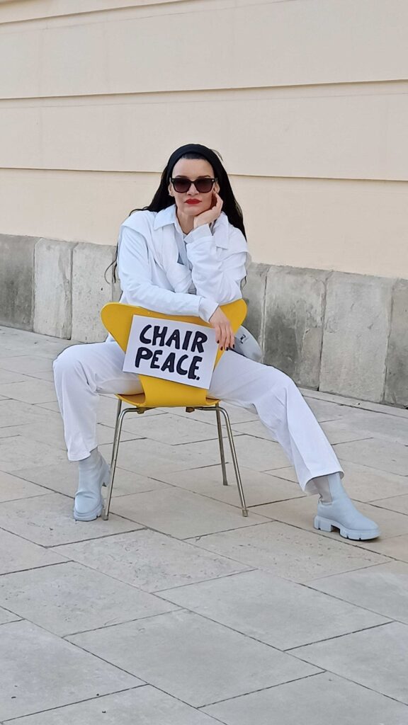 Kim Okura "Chair Peace" Silent Art Performance Milestone 2 in front of designforum Wien, Museumsplatz 1, 1070 Wien