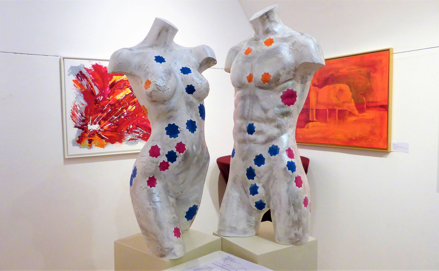Zwei Skulpturen Ausstellungsansicht